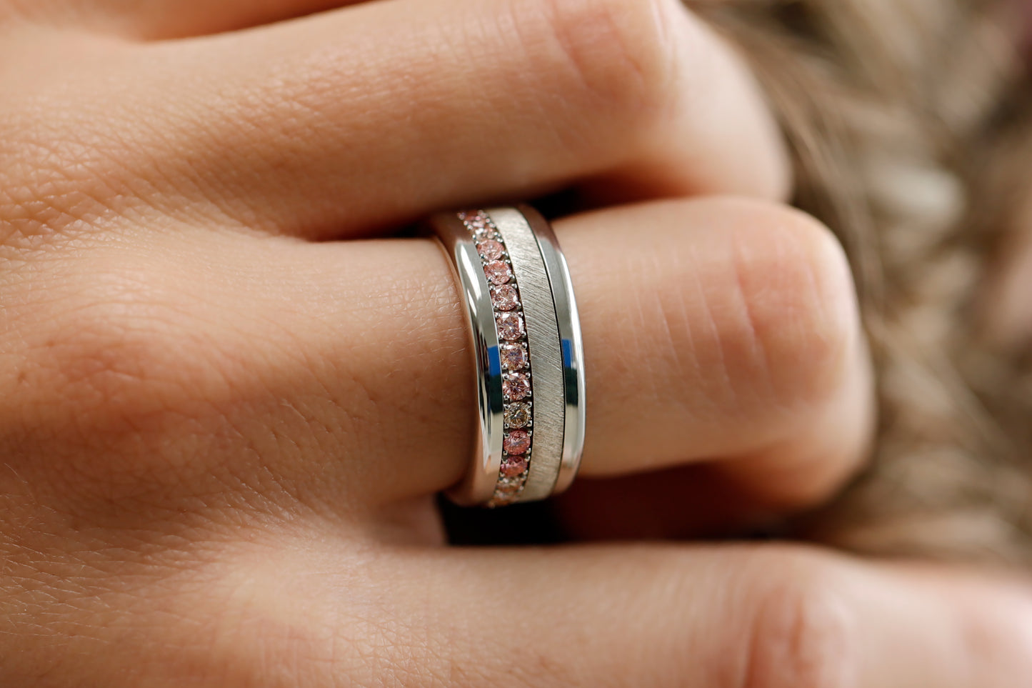 Medium Addon aus Edelstahl mit Zermatter rosa „Pur“ Diamanten vollständig besetzt