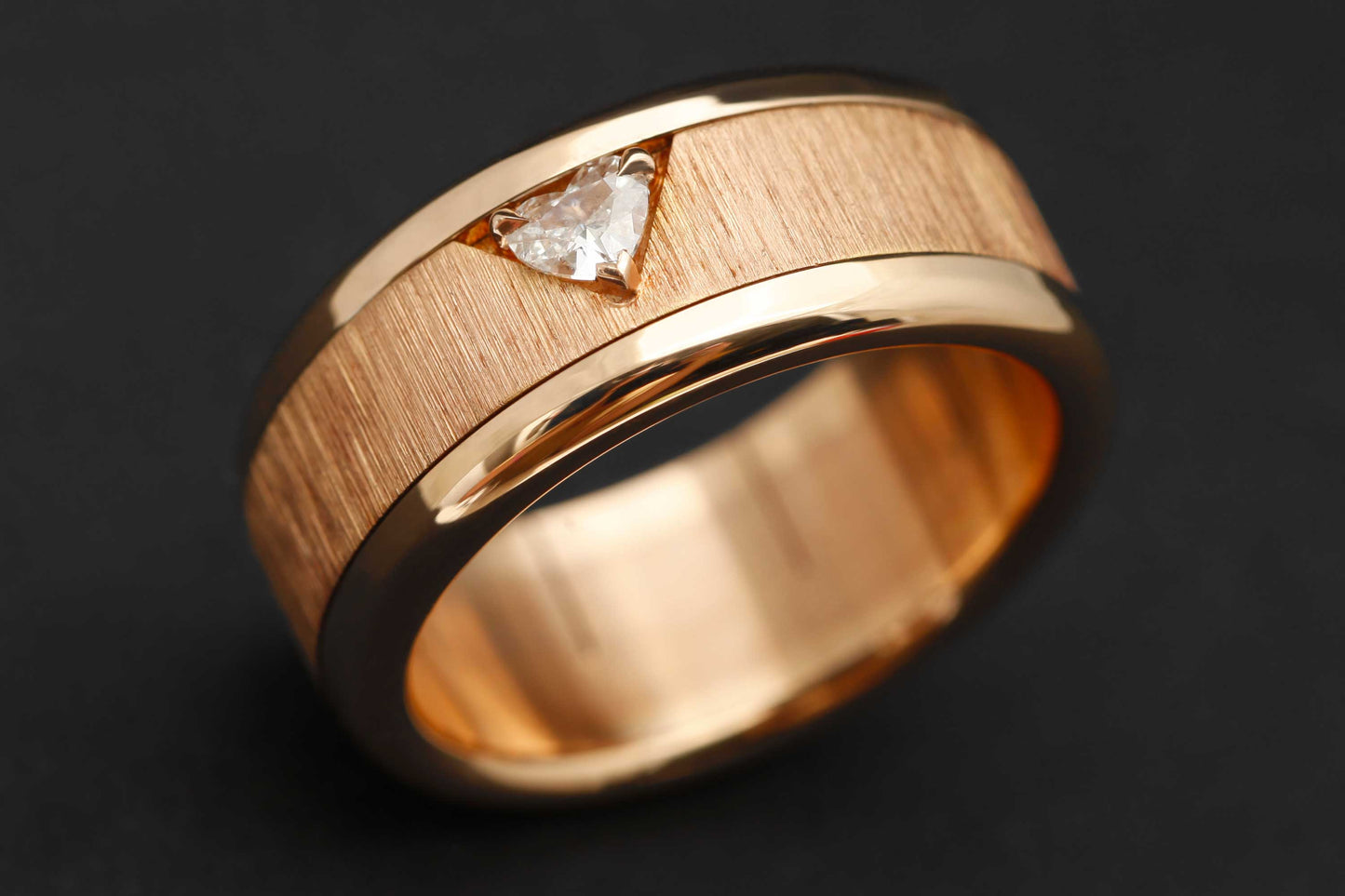 Bague mood joaillerie complète en or rose, acier, sertie de diamants