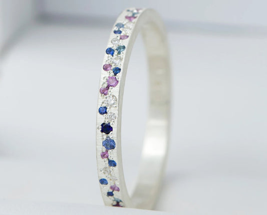 Luxus-Ring - medium Yarrow Sommer – Innenring aus Silber mit Diamanten, Saphire und Amethysten besetzt