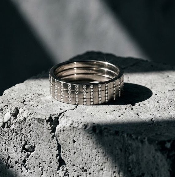 Anneau en or gris 18k (medium) "Origine" de la collection "Carré d'or" pour bague mood de luxe