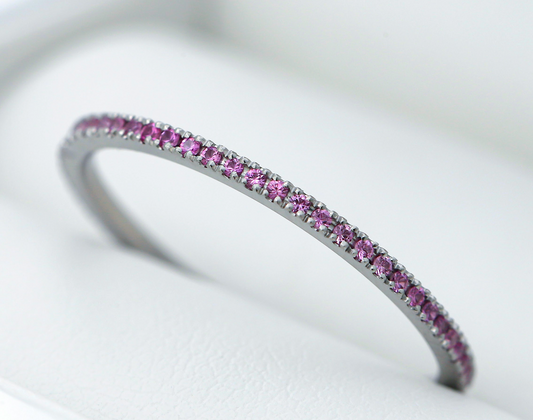 Mini Addon aus Edelstahl, vollständig mit 0.9mm rosa Saphiren besetzt – exklusiv für den Schweizer mood Ring