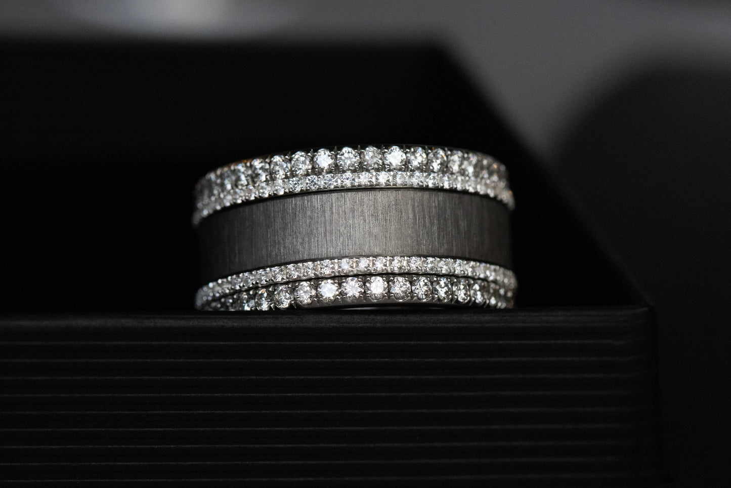 Small Fassung mit 1,6mm Diamanten auf einer Seite vollständig besetzt