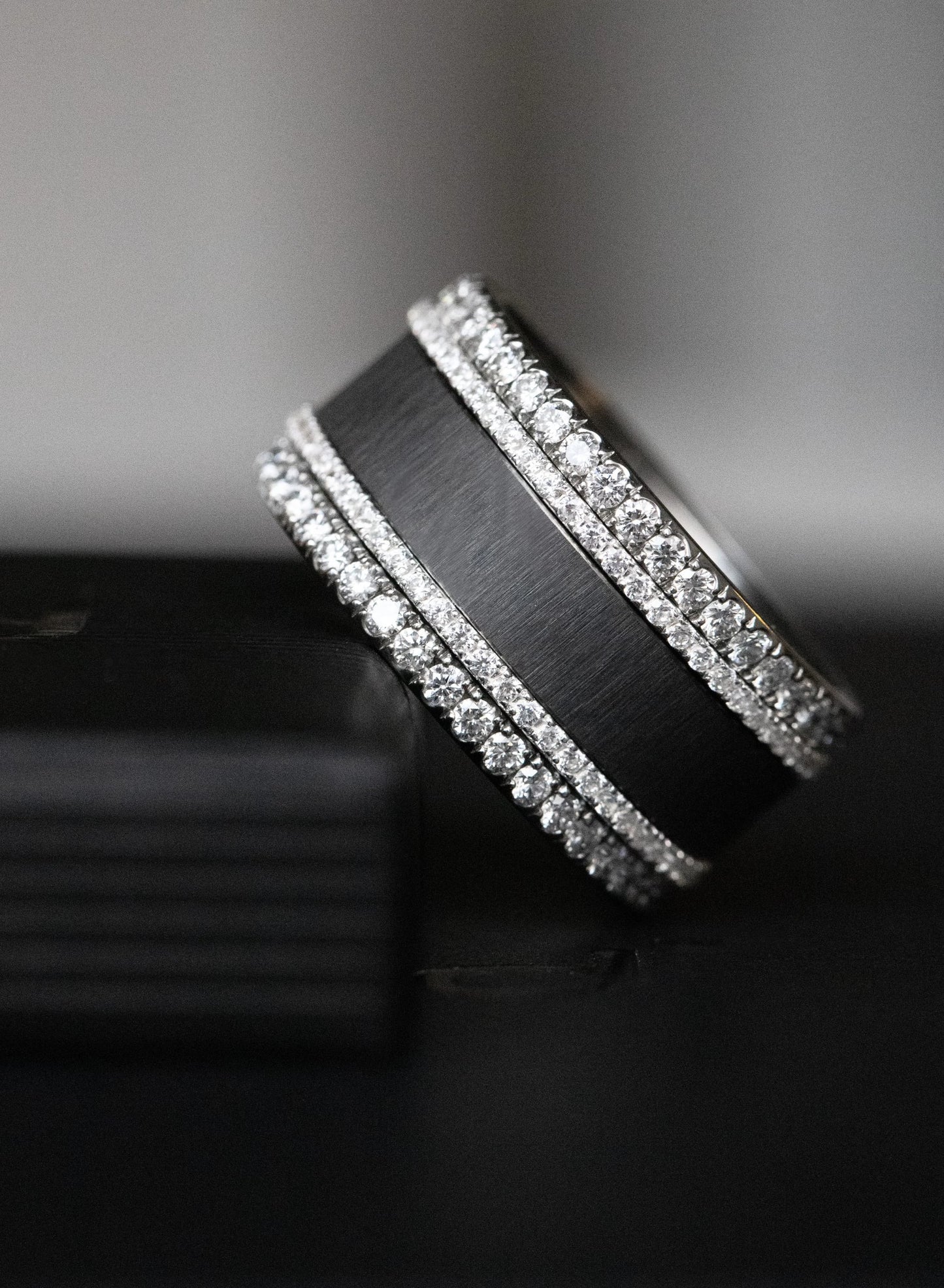 Small Fassung mit 1,6mm Diamanten auf einer Seite vollständig besetzt