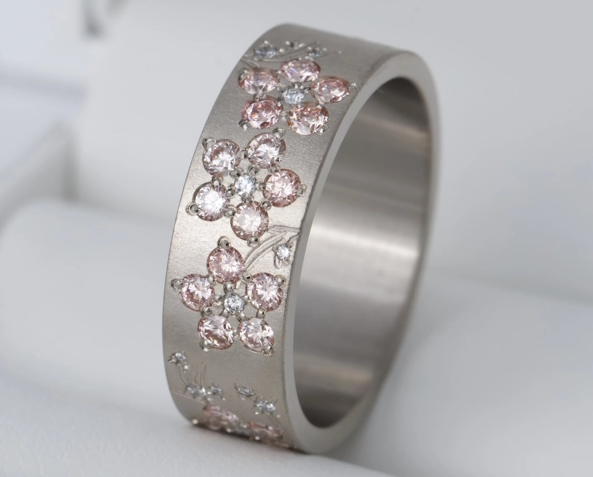 Addon Tsukihana mit "Pur" und weisse Diamanten besetzt für den auswechselbaren mood Ring