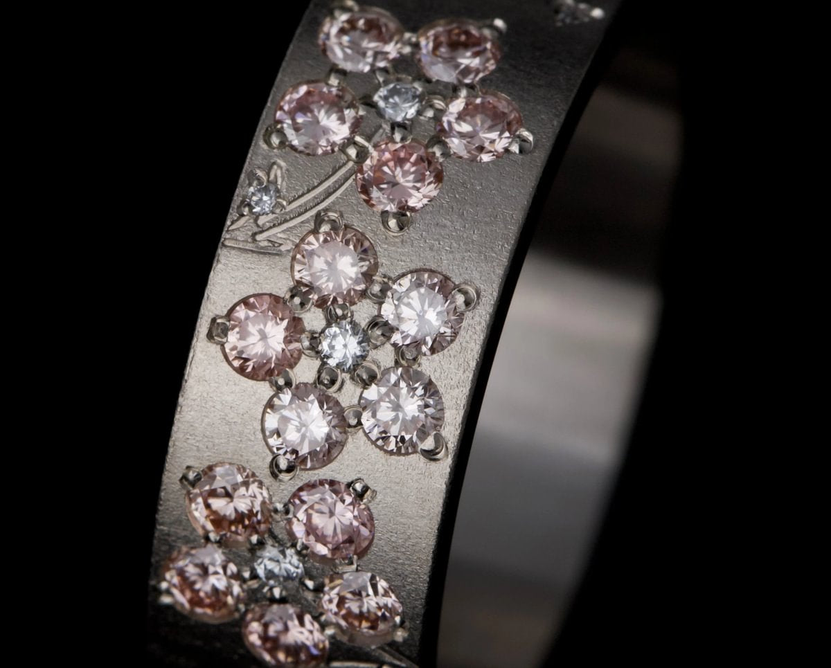 Addon Tsukihana mit "Pur" und weisse Diamanten besetzt für den auswechselbaren mood Ring