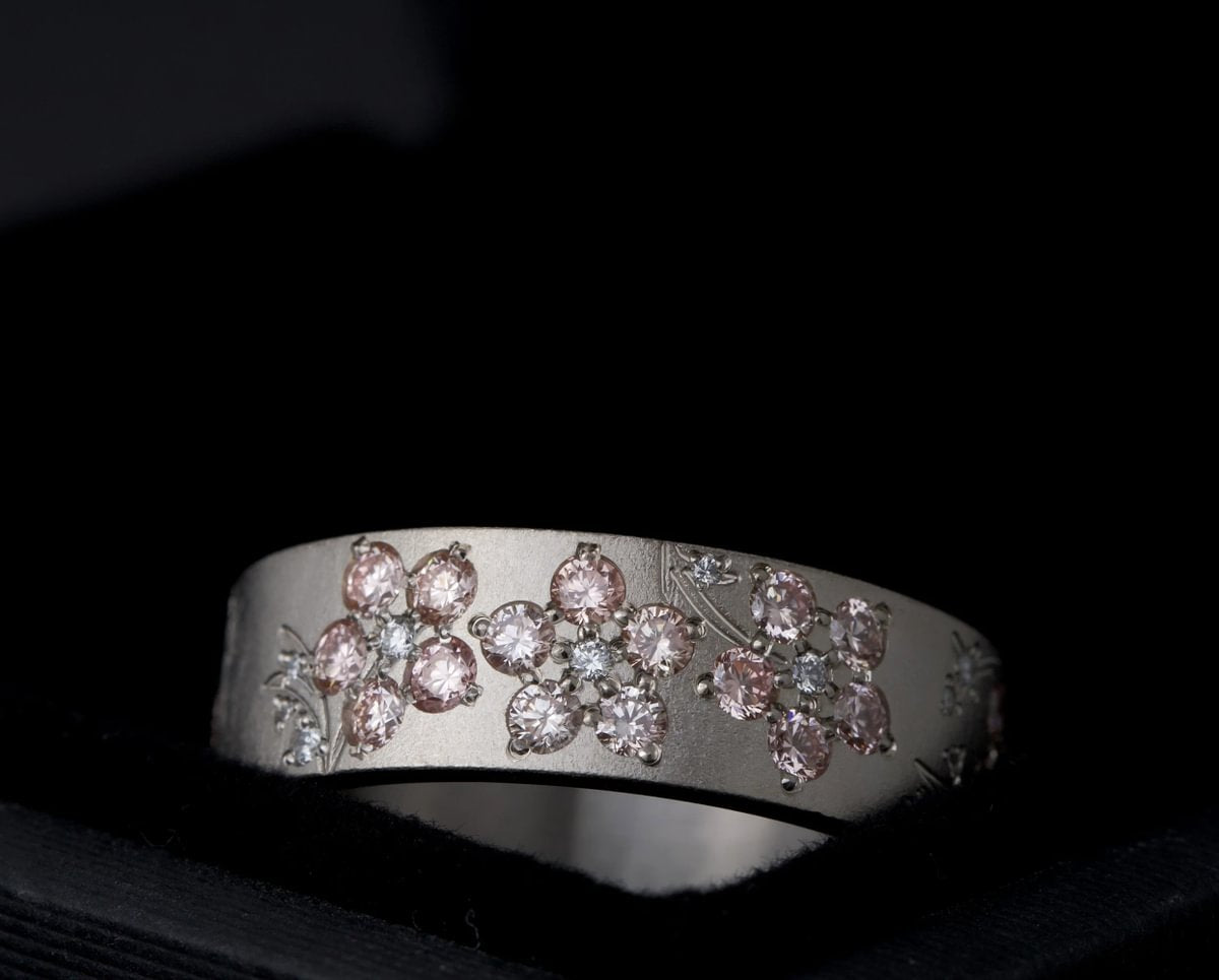 Addon Tsukihana mit "Pur" und weisse Diamanten besetzt für den auswechselbaren mood Ring