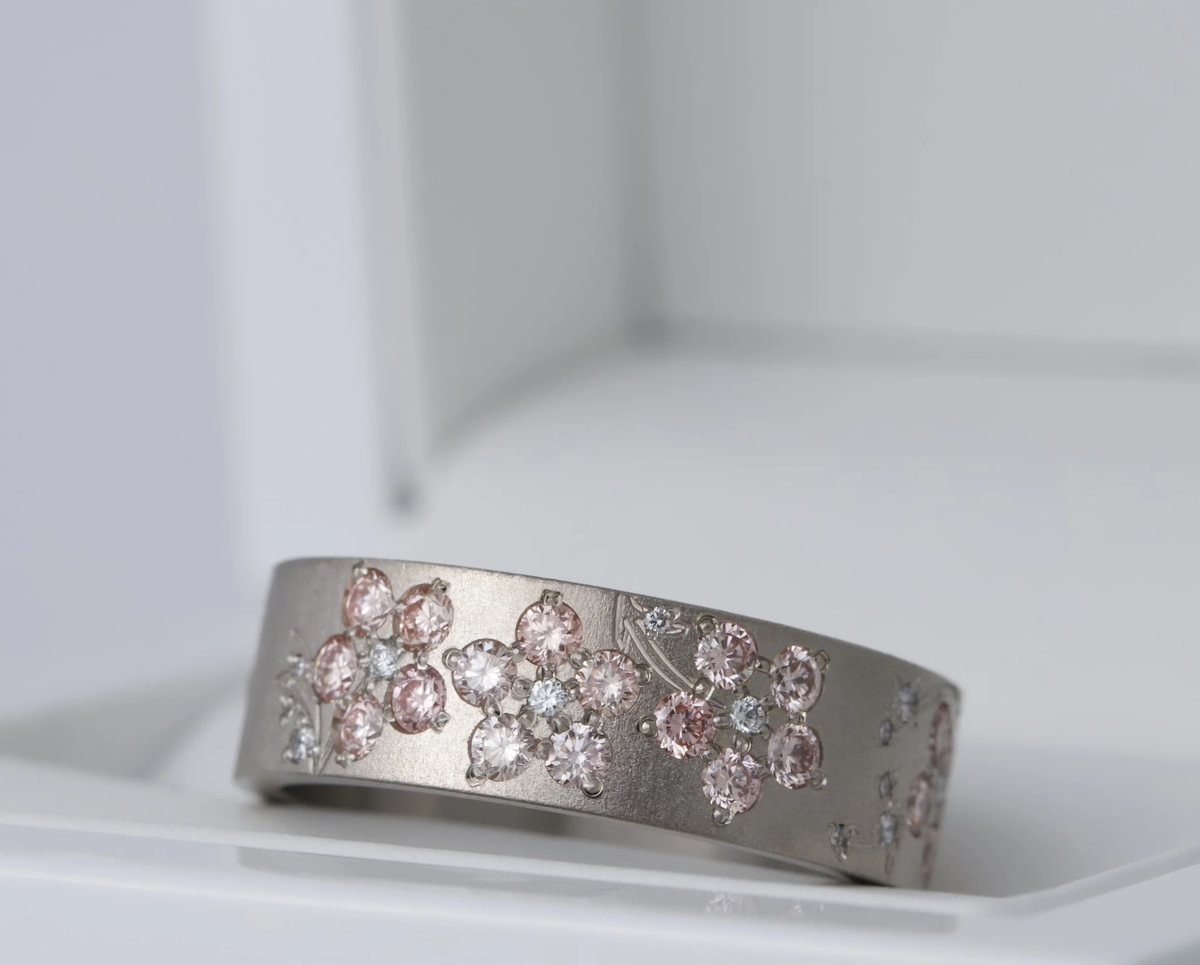 Addon Tsukihana mit "Pur" und weisse Diamanten besetzt für den auswechselbaren mood Ring