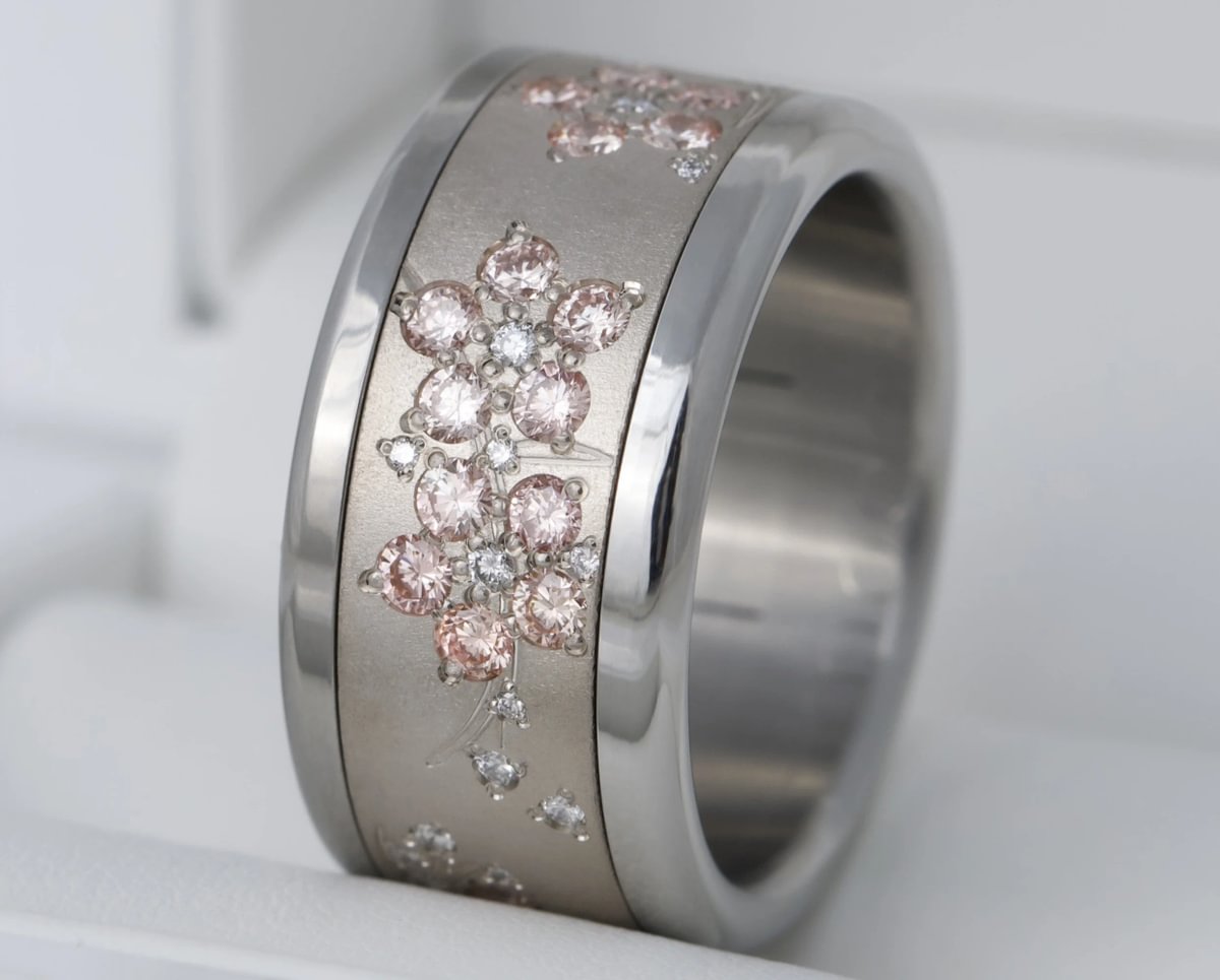 Addon Tsukihana mit "Pur" und weisse Diamanten besetzt für den auswechselbaren mood Ring