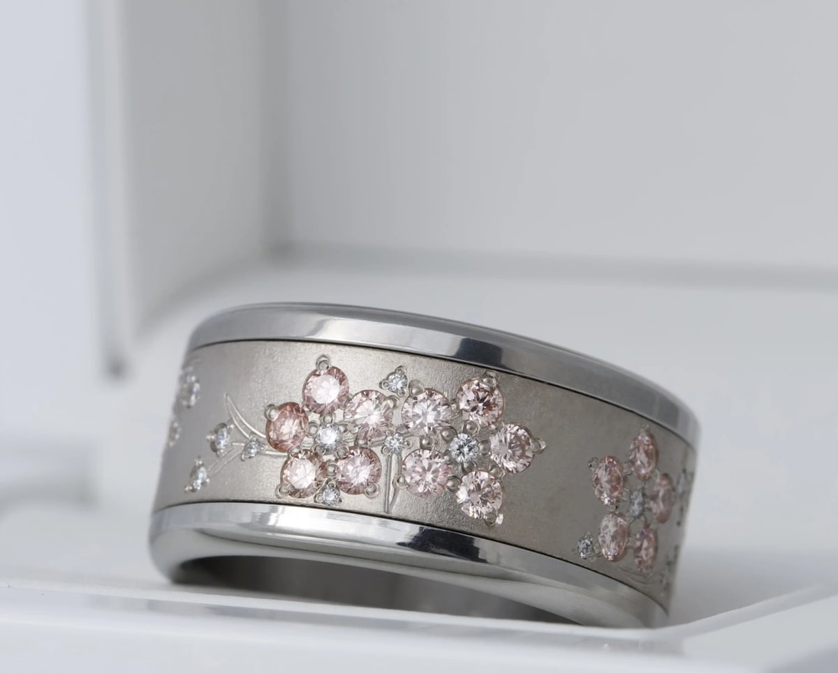 Addon Tsukihana mit "Pur" und weisse Diamanten besetzt für den auswechselbaren mood Ring