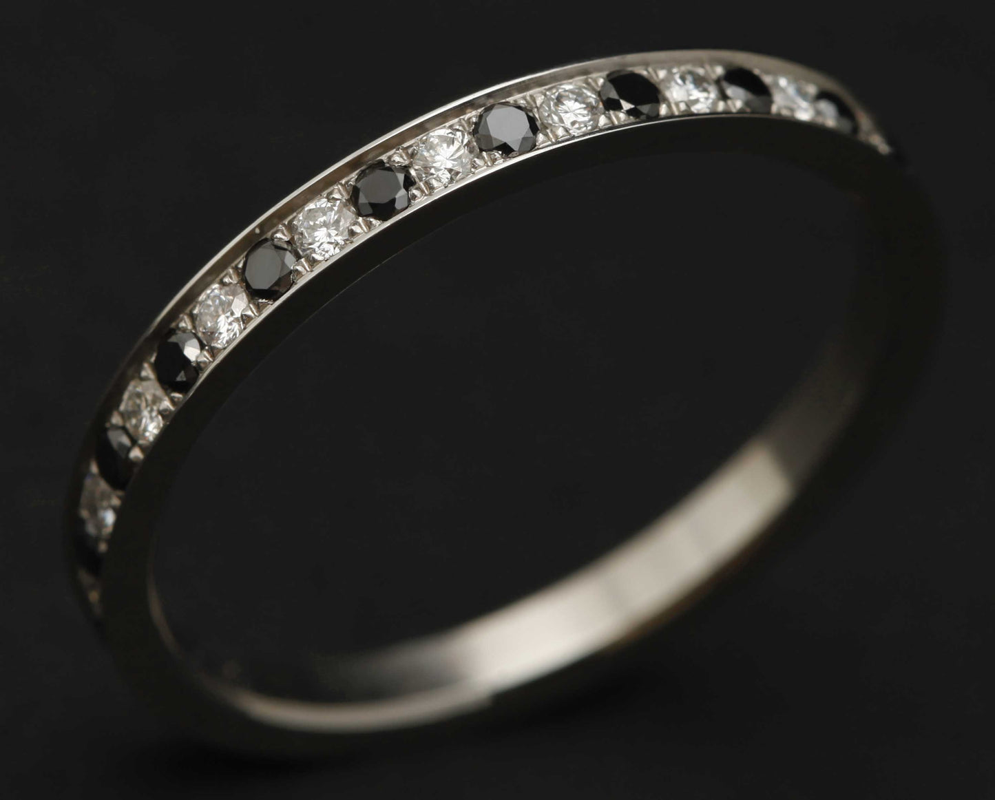 Addon medium acier entièrement serti de diamants et diamants noirs 1.6 mm