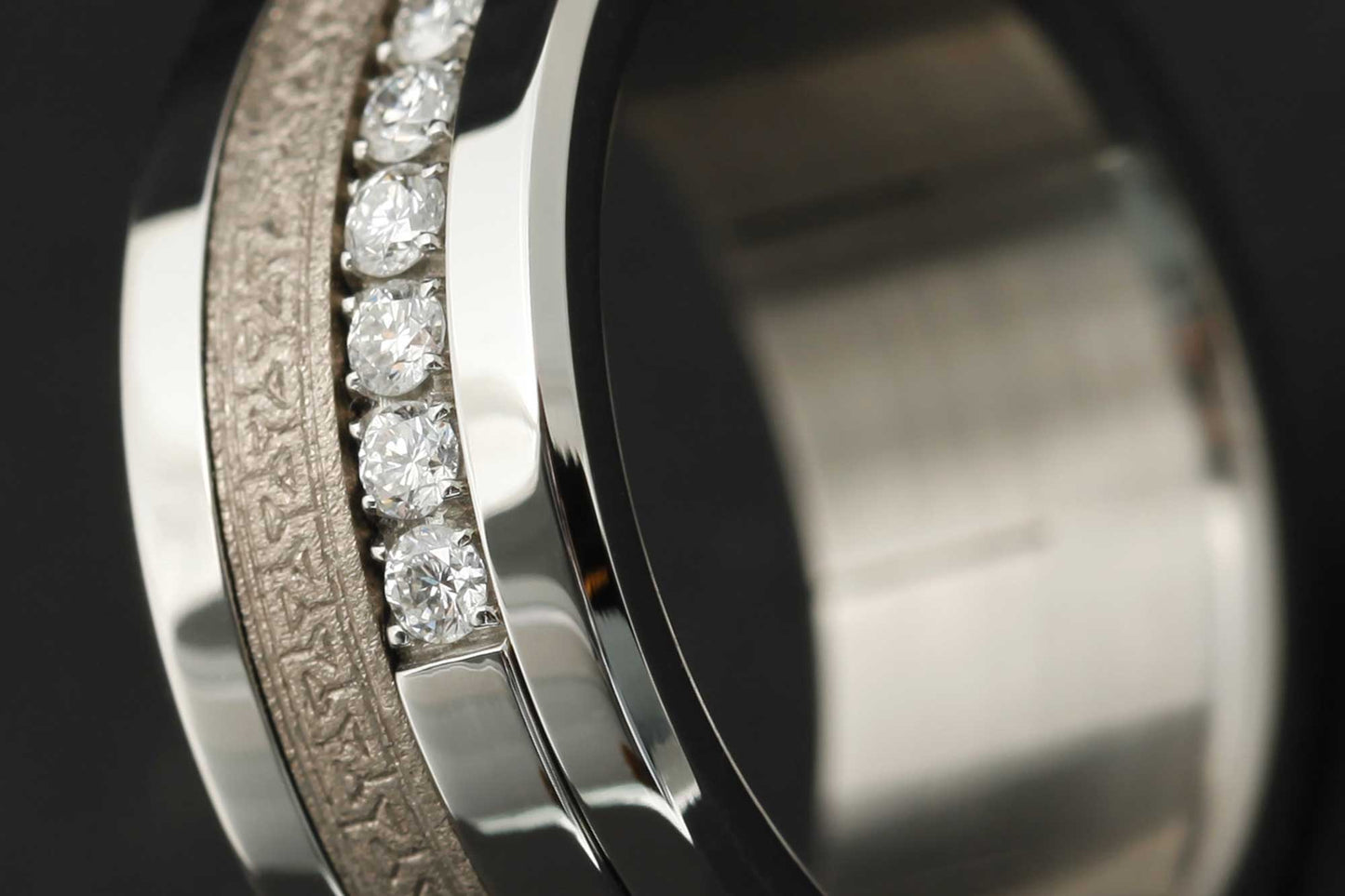medium Addon aus Edelstahl zur Hälfte mit 1.9mm Diamanten besetzt