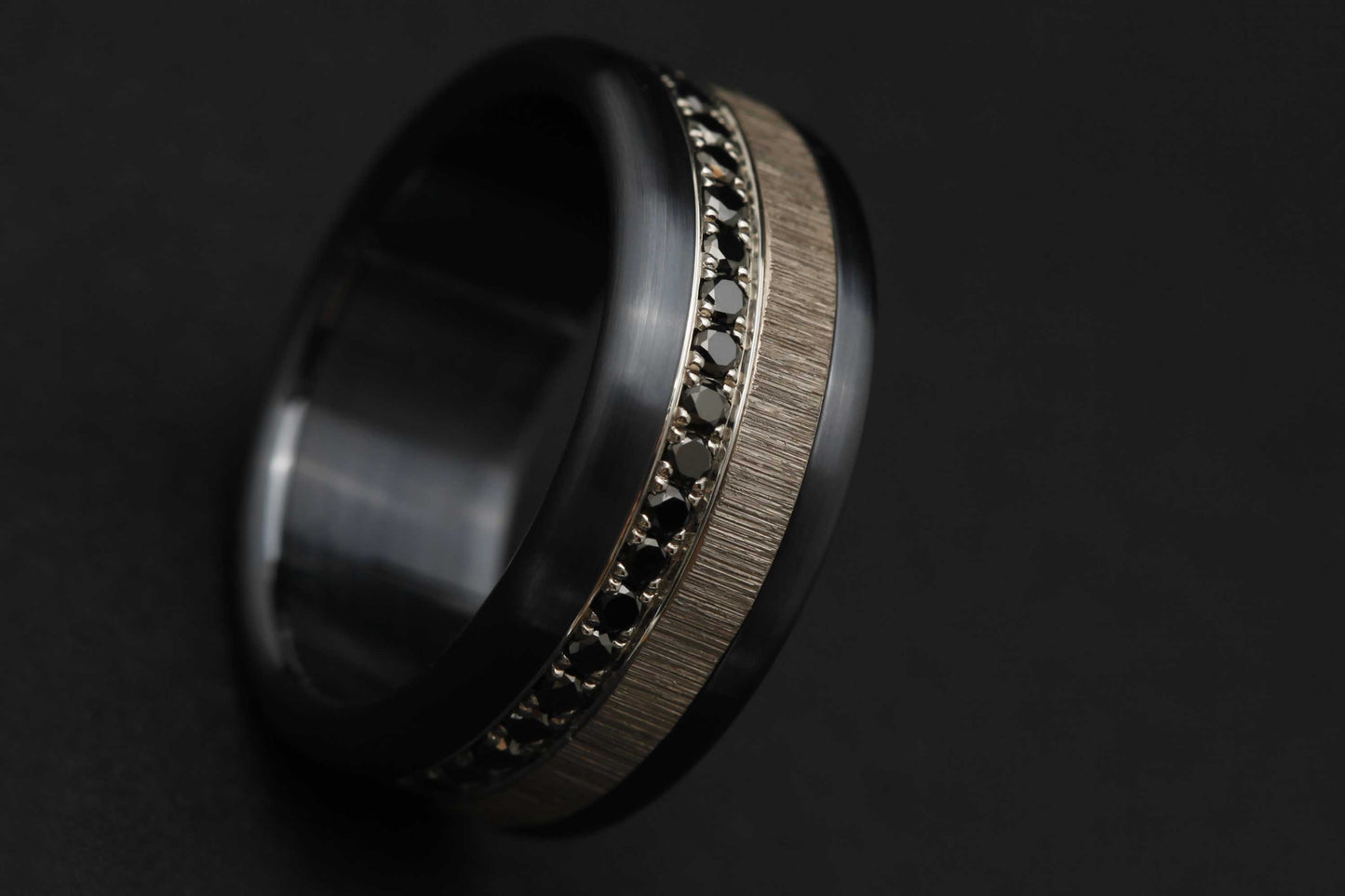 Medium Addon aus Stahl für personalisierbaren mood Ring mit schwarzen 1,6mm Diamanten vollständig besetzt