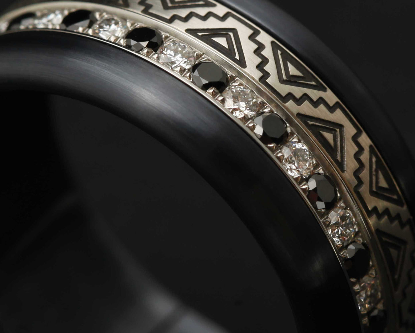 Medium Addon aus Stahl mit Diamanten und schwarzen 1,6mm Diamanten vollständig besetzt
